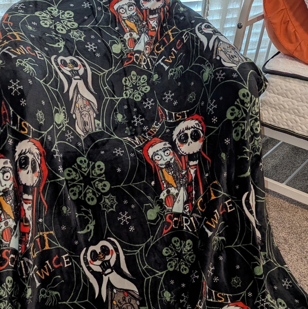 Black and Red Nightmare Before Christmas Nutcracker Vibes Throw Blanket - Picture 2 of 4